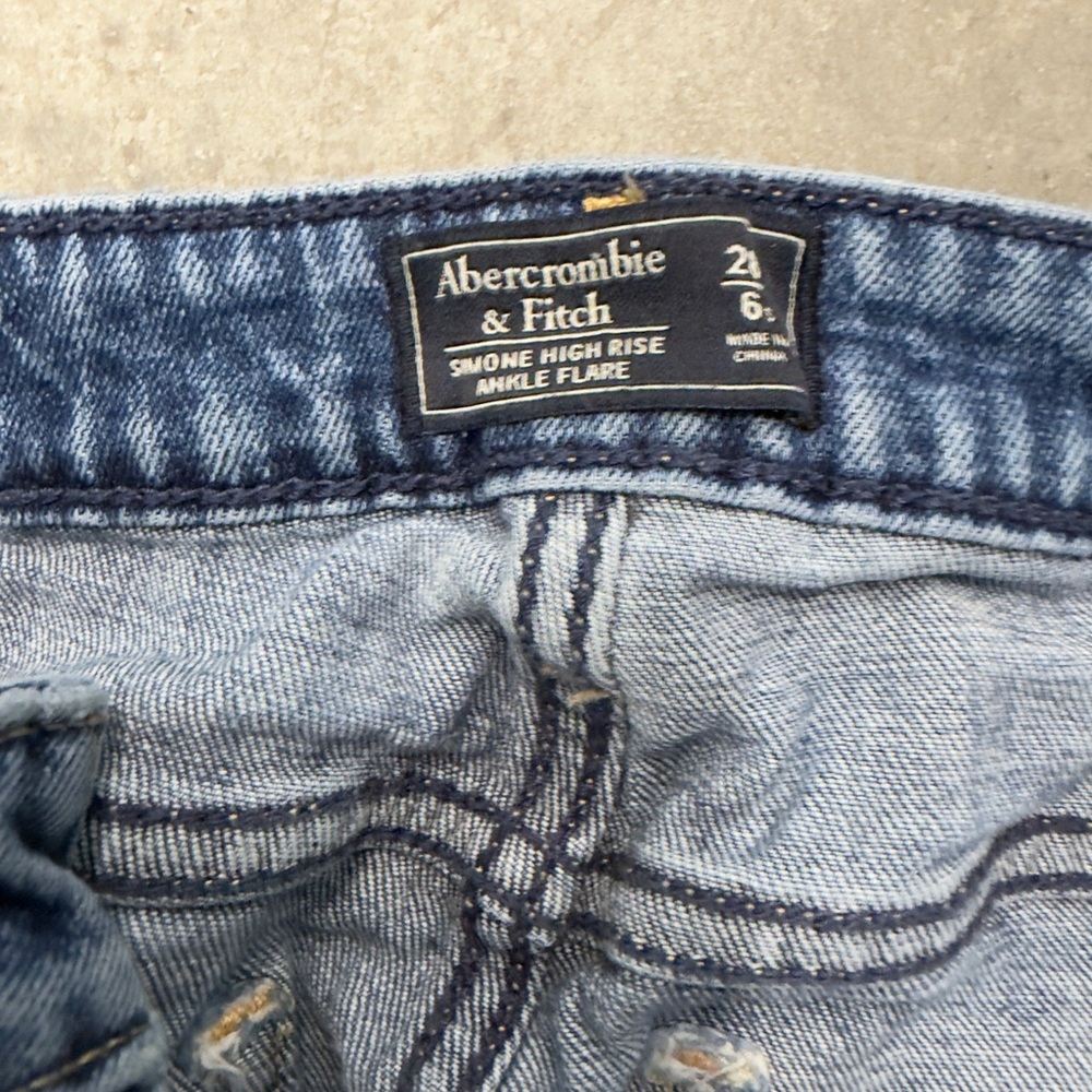 Abercrombie & Fitch Light Blue Denim Jeans - Picture 4 of 6